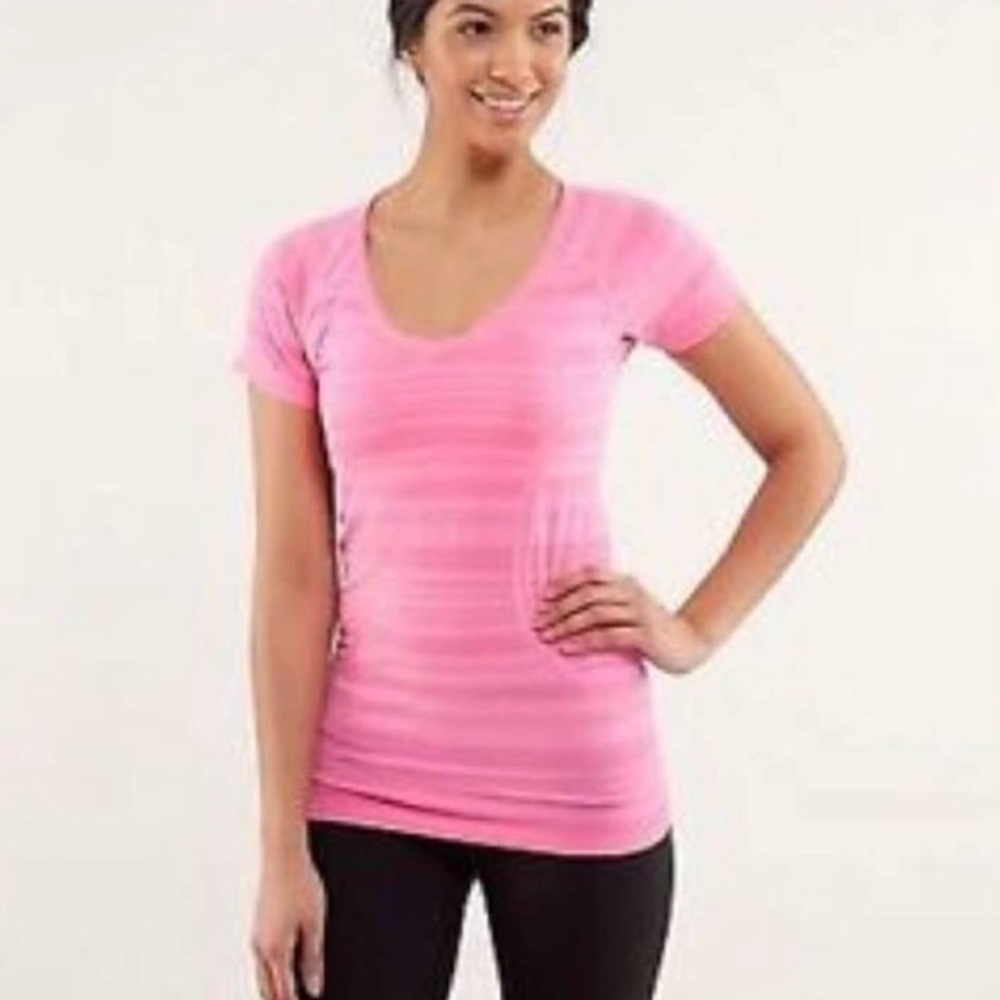 Lululemon run swiftly Short Sleeve Tee Pink 
Scoop